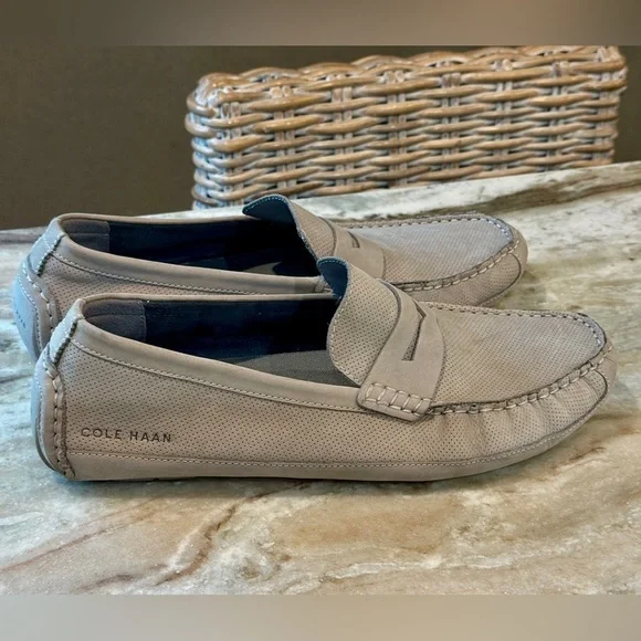 Men’s COLE HAAN Wyatt Penny Driving Loafers- Light grey. Size 10.5